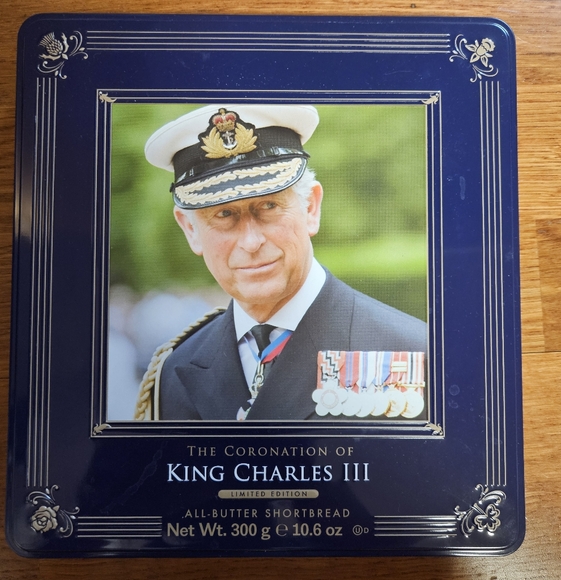 Walker's King Charles III Coronation Shortbread Biscuit Tin - Picture 2 of 4